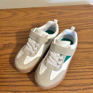 Brand New Toddler Boys Carter's Beige and White Sneakers Size 8